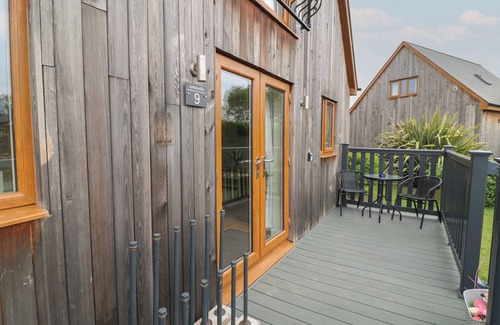 Brigg Cabaña | JAMES VILLE MARINA LODGE 9, with hot tub in Brigg