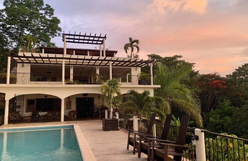 Runaway Bay Villa | Jaquar Villas - Propiedad exclusiva para reuniones, bodas, yoga, corporativos, golf