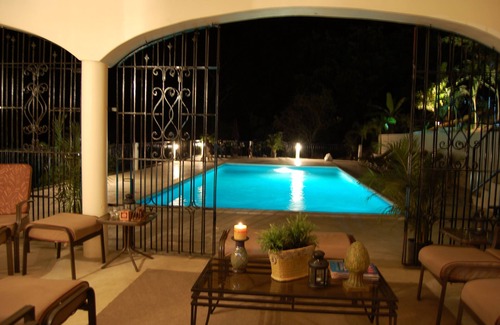 Runaway Bay Villa | Jaquar Villas - Propiedad exclusiva para reuniones, bodas, yoga, corporativos, golf