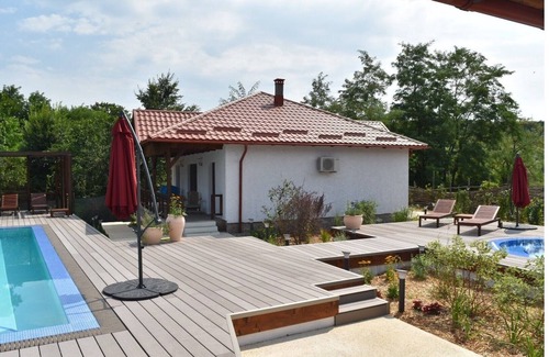 Izvoranu Cabaña | Jardine Hills Feteasca Neagra Cottage