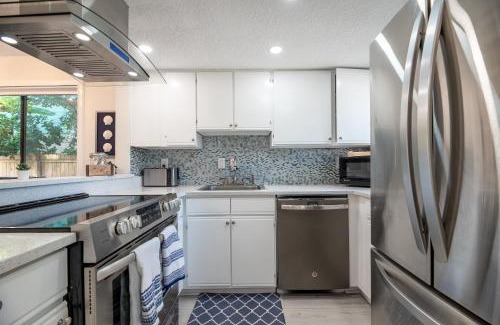 Jacksonville Beach Casa | Jax Vacations 1/2 Mile to Beach, 2 bedroom townhome pet friendly