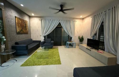 Taman Mount Austin Casa | JB home Mount Austin SemiD near Toppen IKEA Aeon fix to 14pax