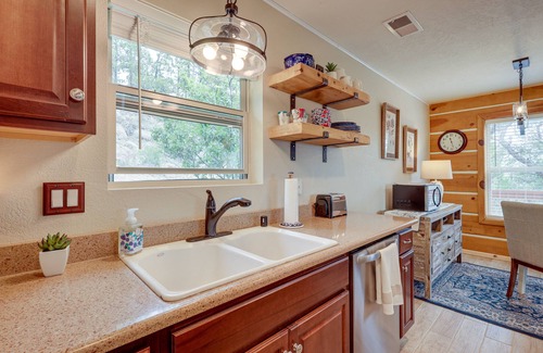 Jemez Springs Cabina | Jemez Springs Cabin w/ Deck + Mountain Views!