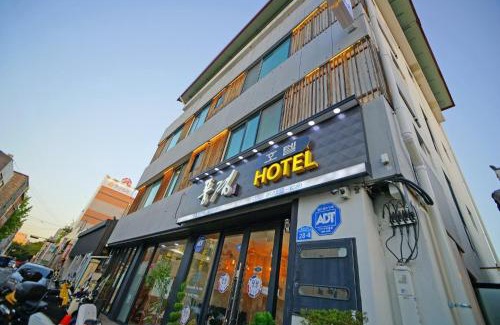 Jeonju Casa | Jeonju Hanok Maeul Pungkyeong Guest and Hotel