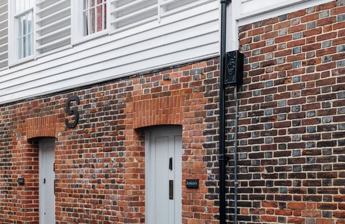 Canterbury Cabaña | Jestico's, Superb, Very Centrally located, Historical 1 FOC Parking