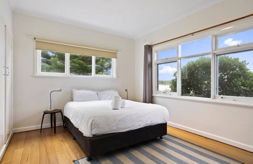 Lakes Entrance Hotel | Jetty Road en la playa: pintoresca cabaña en la playa, simplemente no puedes acercarte a la playa