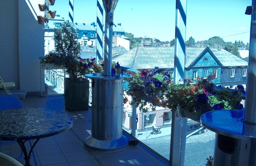 Liepaja Apartamento | Joya de Letonia! Liepaja, de lujo de 2 dormitorios ático. Home cinema, sauna, terraza