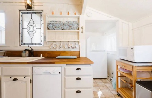 Monterey Cabaña | #JewelboxCottages👑MAIN🔱4-Poster King🏖Walk to Beach