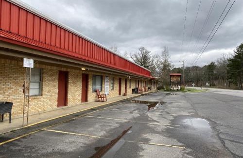 Mount Ida Hotel | JI5, King Guest Room at the Joplin Inn at entrance to the resort Hotel Room