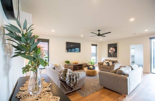 Waterhouse Casa | Johnnies - Sophisticated and Stylish