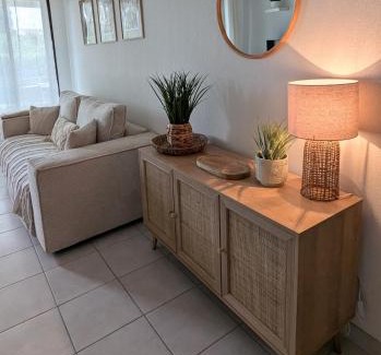 Aigues-Mortes Apartamento | Joli rez de jardin piscine