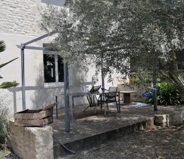 Clou Bouchet Casa | Jolie maison de ville avec un extérieur au calme - Les Dragons de la Chamoiserie NIORT