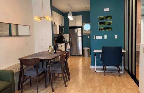 South of Market Condominio | Jr 1 BR w/ parking & a plunge in Design District