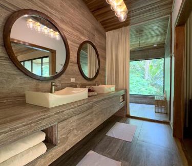 Sarapiquí Chalet De Esquí | Jungle Bungalow at Oropel Lodge