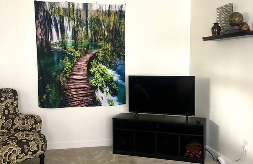 Hutchinson Casa | Just Like Home in quiet neighborhood