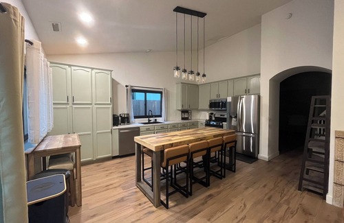 Ponderosa Trails Casa | *Just Listed* Alpine Retreat with A/C and hot Tub!