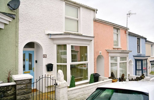 Mumbles Cabaña | Just Stay Wales - Castle Square Cottage