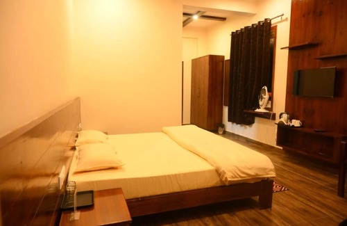 Lansdowne Hotel | KAFAL GATES