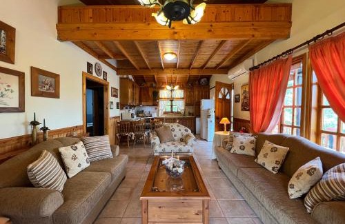 Vasa Koilaniou Chalet De Esquí | Kapilio Cottage House