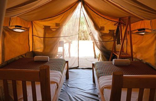 Moroto Cama Y Desayuno | Kara-Tunga Safari Camp