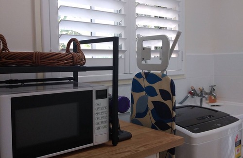 Brisbane Waterfront Casa | 'Kardinia' Holiday Home close to Dalpura Beach and boat ramp.