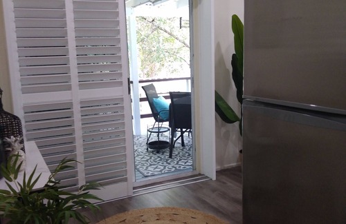 Brisbane Waterfront Casa | 'Kardinia' Holiday Home close to Dalpura Beach and boat ramp.