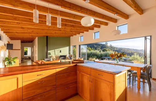 Pakawau Casa | Karu ō te Kiwi