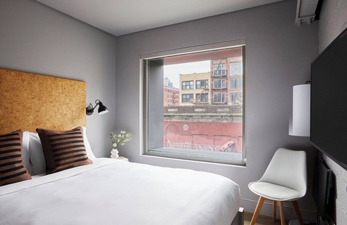 Bowery Hotel | Kasa Lantern LES | City Lights to Electrify Your Stay