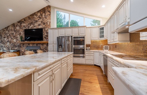 Fenelon Falls Cabaña | Kawartha Lakes Gem: Your Dream Lakehouse Getaway