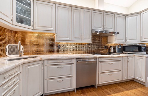 Fenelon Falls Cabaña | Kawartha Lakes Gem: Your Dream Lakehouse Getaway