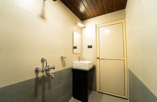 Saunta Vaddo Hotel | Kay's Riverview Resort