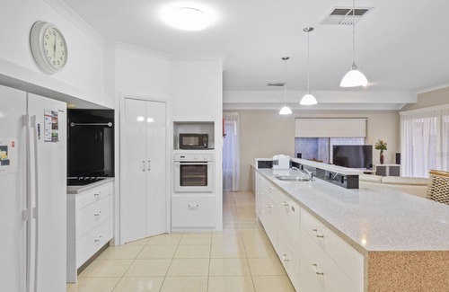 South Yunderup Casa | “Kaya Manzi” Canal front home. Great for families and friends