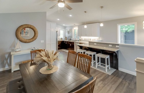 Garrison Casa | Kayaks, Paddle Boat, Game room, Firepit & Much More- On Swimming Bay!