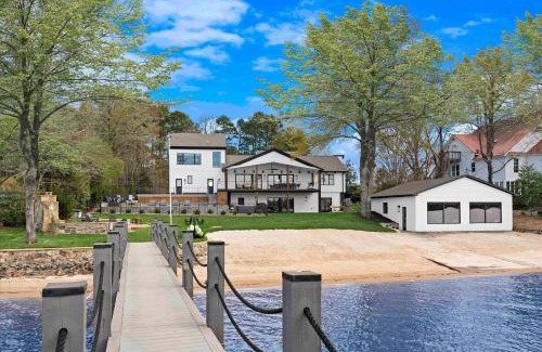 Mooresville Casa | Keenan Beach w/Beach, Heated Pool & Game Room