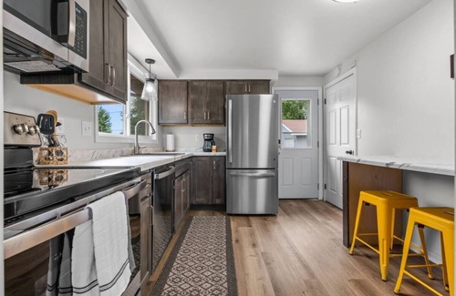 De Pere Casa | Keep it simple at this peaceful and ceCentrally Located in the heart of E Depere