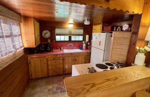 Castella Cabina | Kells Cabins, RiverCast & Upper Sac Shack together