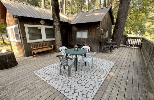 Castella Cabina | Kells Cabins, RiverCast & Upper Sac Shack together