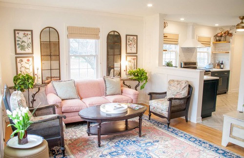North Downtown Casa | Kelly Cottage-Lovely Light Casa llena en el centro de Charlottesville