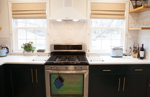 North Downtown Casa | Kelly Cottage-Lovely Light Casa llena en el centro de Charlottesville