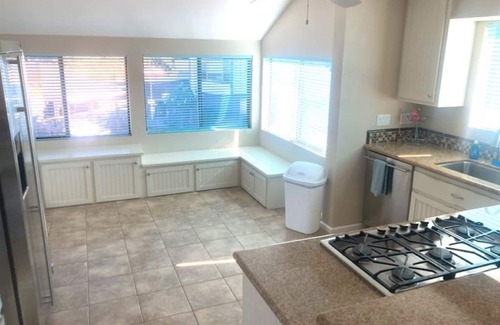 Soda Bay Casa | LAKEFRONT LUJO! HISTORIA PRIVADA DE 3 HABITACIONES, 3 HABITACIONES junto a Soda Hot Springs