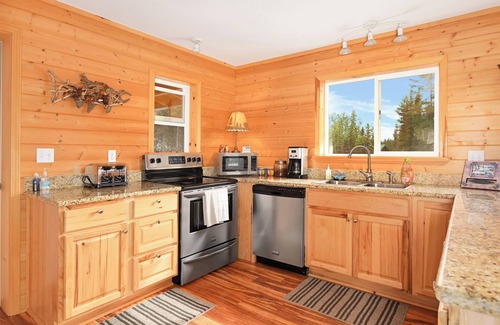 Sterling Cabina | Kenai River Waterfront: más de 350 pies de pesca costera privada.