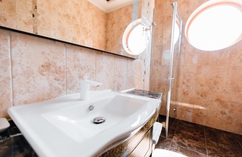 Dnipro Hotel | Khan-Chinar Hotel