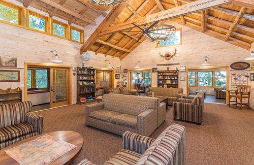 Tower Cabina | Kick back and relax at Grand View Lodge on Vermilion!