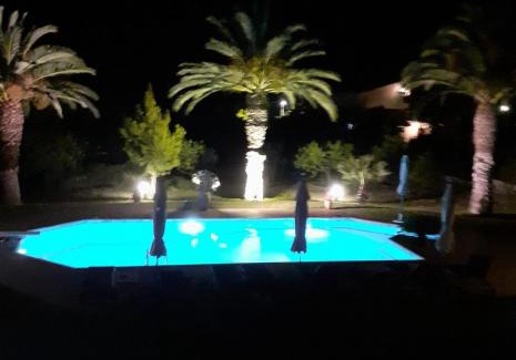 Bralos Casa | Kinetious Nisous Stylish Apt, Pool, near the Beach