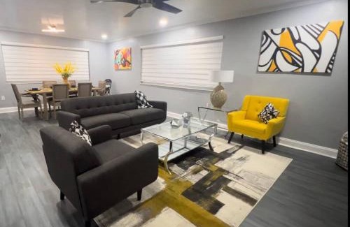 Miami Gardens Casa | King Bed, 3 miles to Stadium