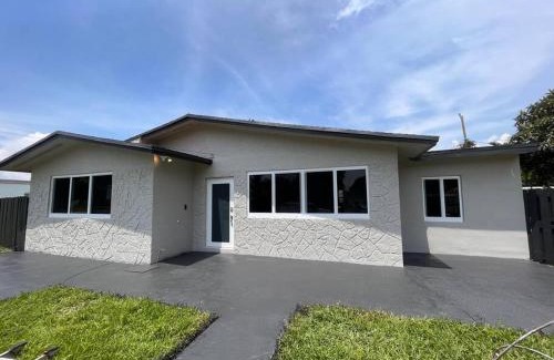 Miami Gardens Casa | King Bed, 3 miles to Stadium