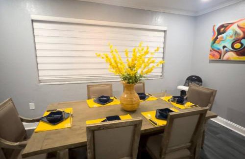 Miami Gardens Casa | King Bed, 3 miles to Stadium