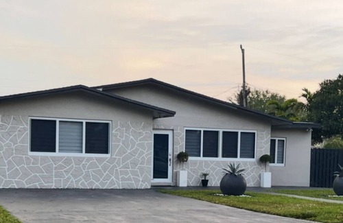 Miami Gardens Apartamento | King Bed, 3 miles to Stadium