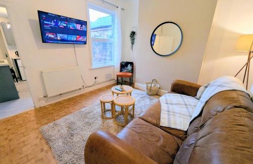 York Casa | King bed Free parking Walk to c-centre & Hospital