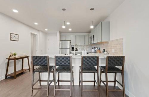 Riverside Apartamento | King Bed J and K on Main Luxury Apartment 403